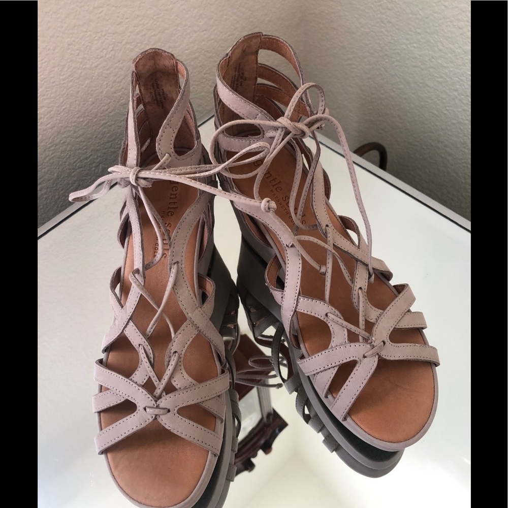 NEW. GENTLE SOUL SANDALS